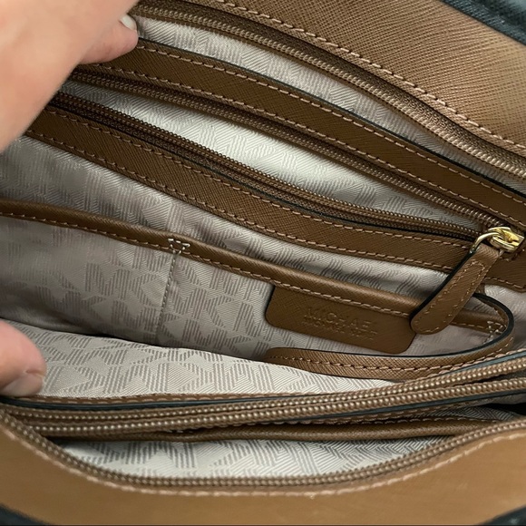 Michael Kors Jet Set Medium Tote in Camel - Picture 5 of 11